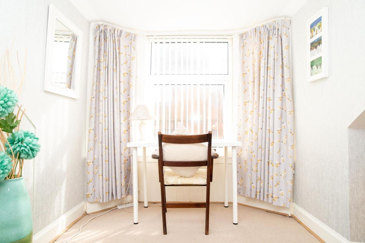 Sandgate 2-Bed Apartment In Ayr Central Location Bagian luar foto